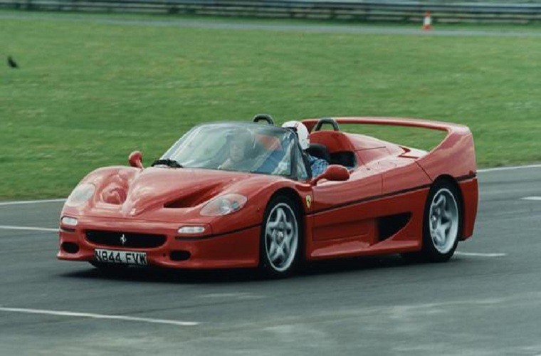 Ferrari F50 sản xuất năm 1996 có mức giá dao động khoảng 500 nghìn USD. Đây là mức giá khá cao khi nó bị đánh giá không mang tính sáng tạo trong thiết kế. Tuy được trang bị động cơ 513 mã lực cùng nhiều tiện ích khác nhưng đến nay nó vẫn là 1 thất bại của Ferrari chỉ với hơn 400 mẫu được bán.